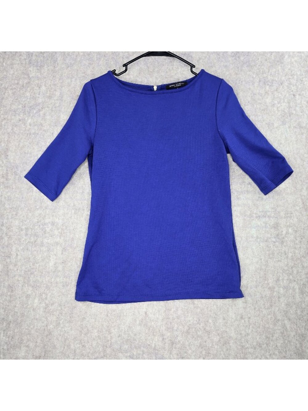 Green Envelope Women’s Blue Half-Sleeve Zip Back Top Size Small Casual Stretchy